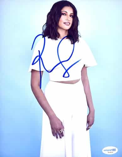 Richa Moorjani Never Have I Ever AUTOGRAPH Signed Autographed xPhoto ACOA