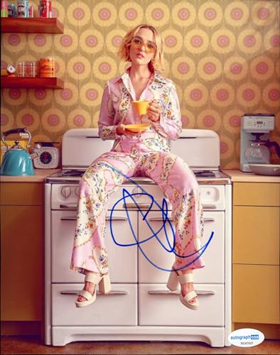 Chloe Fineman Saturday Night Live AUTOGRAPH Signed 'SNL' xPhoto ACOA