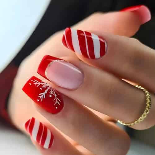 Christmas Press on Nails Square Medium Fake Nails with Snowflake Red White Stripes Pattern, Winter Xmas Design False Nails with Glue Full Cover Artificial Acrylic Nails  pcs